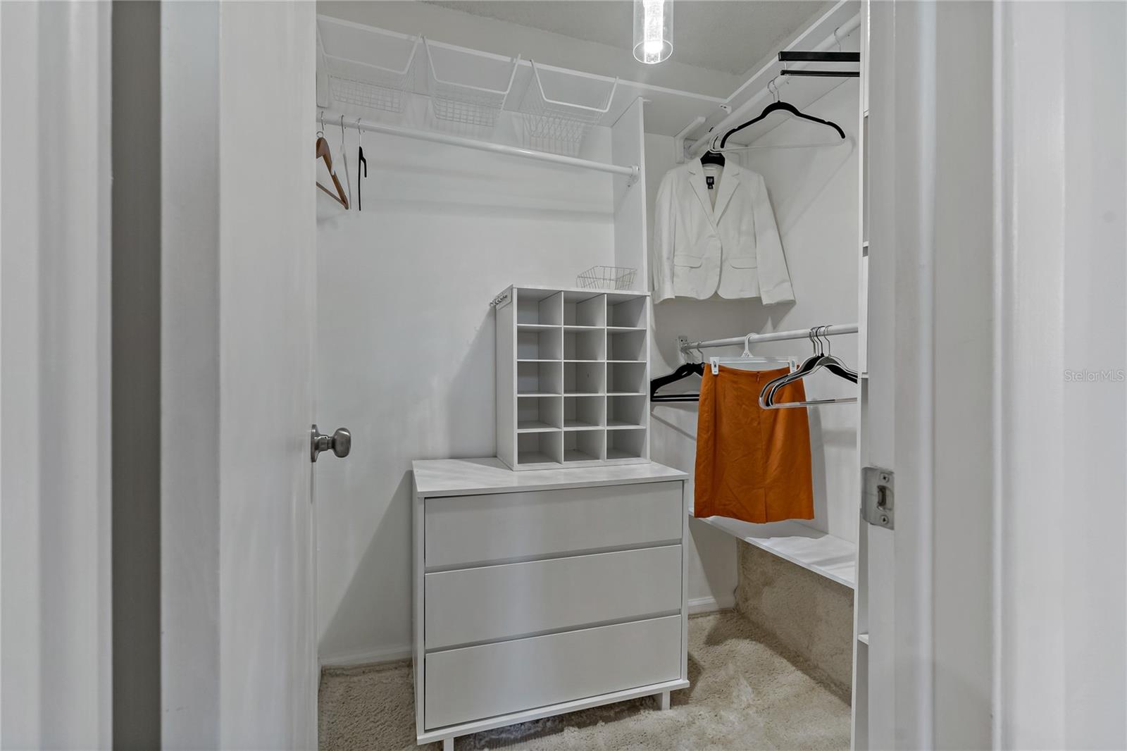 Listing photo id 14 for 5036 Glenhurst Lane