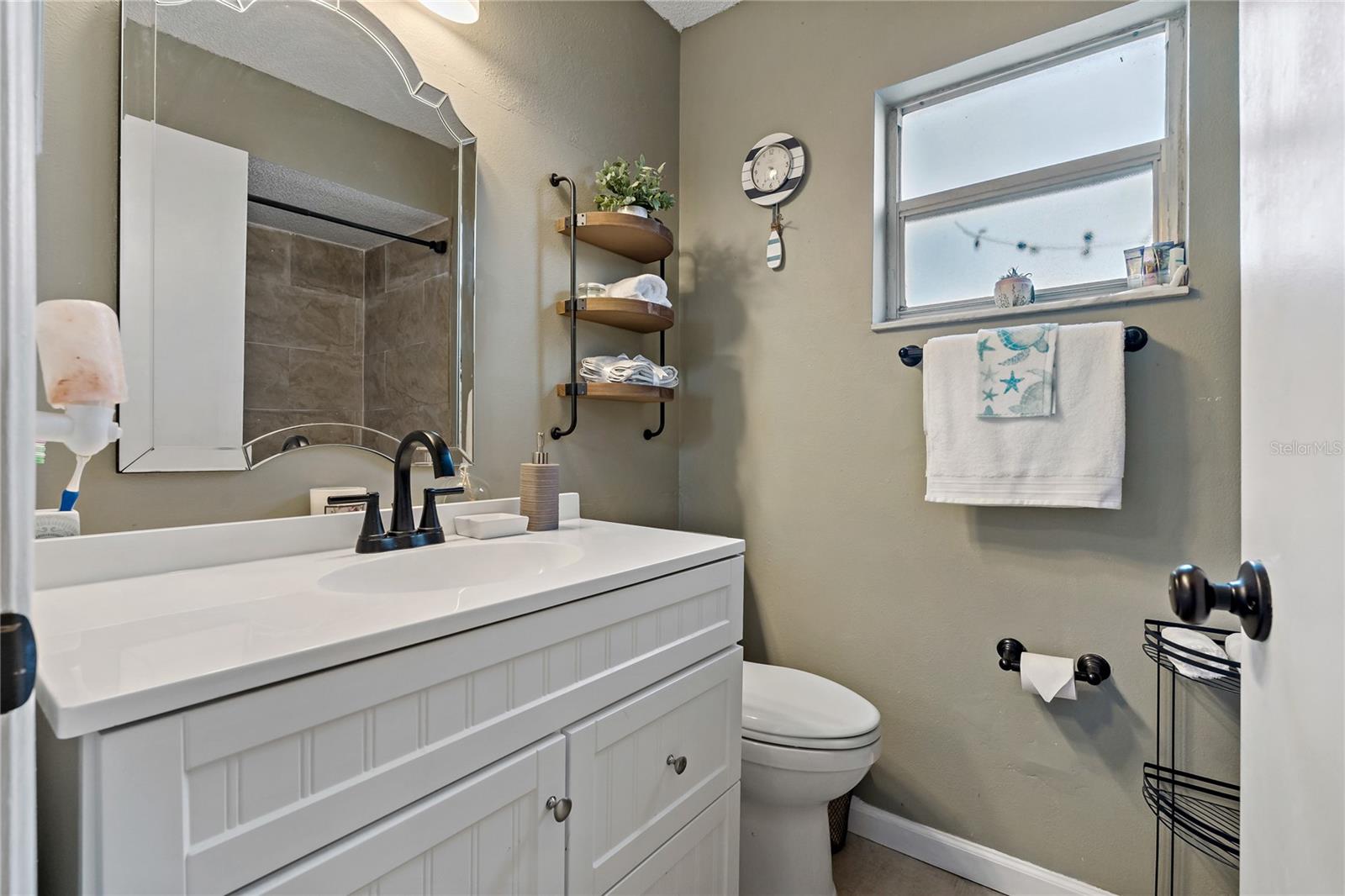 Listing photo id 15 for 5036 Glenhurst Lane