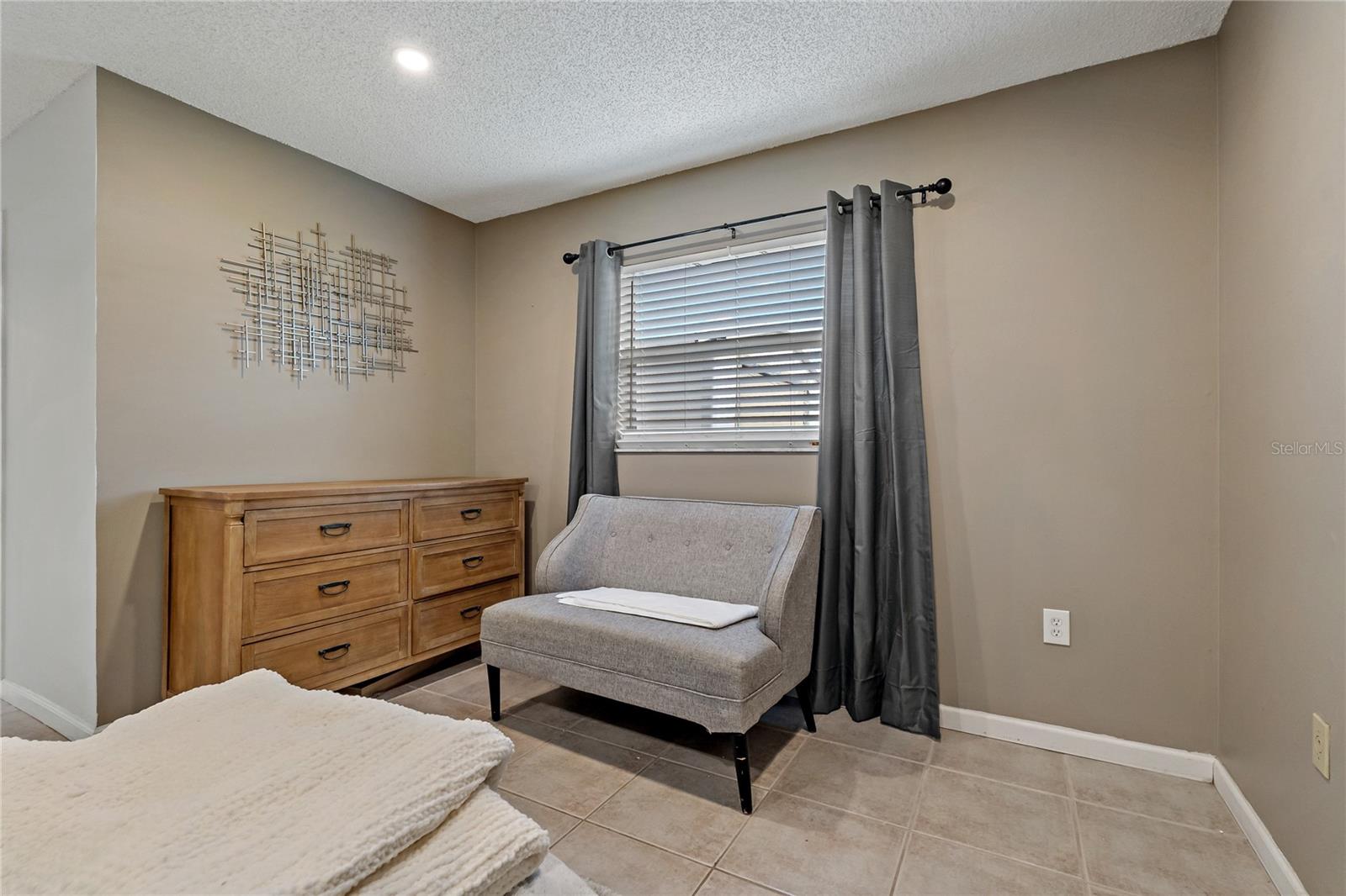 Listing photo id 17 for 5036 Glenhurst Lane