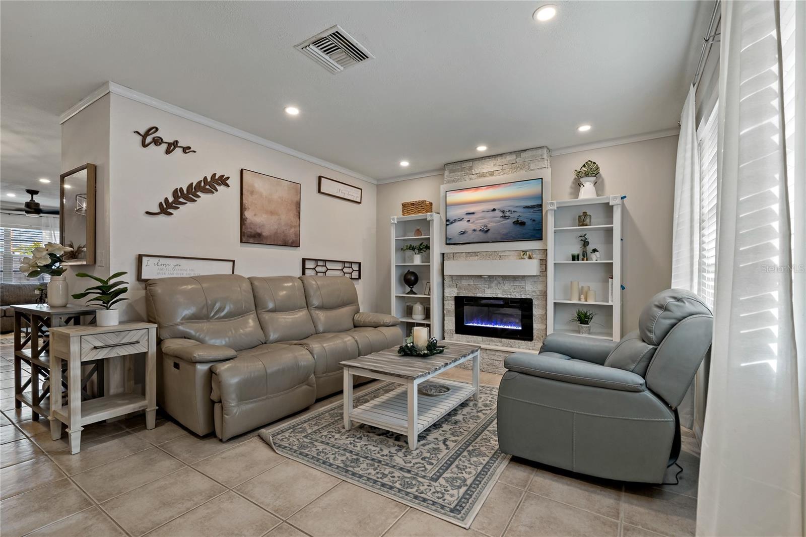 Listing photo id 0 for 5036 Glenhurst Lane
