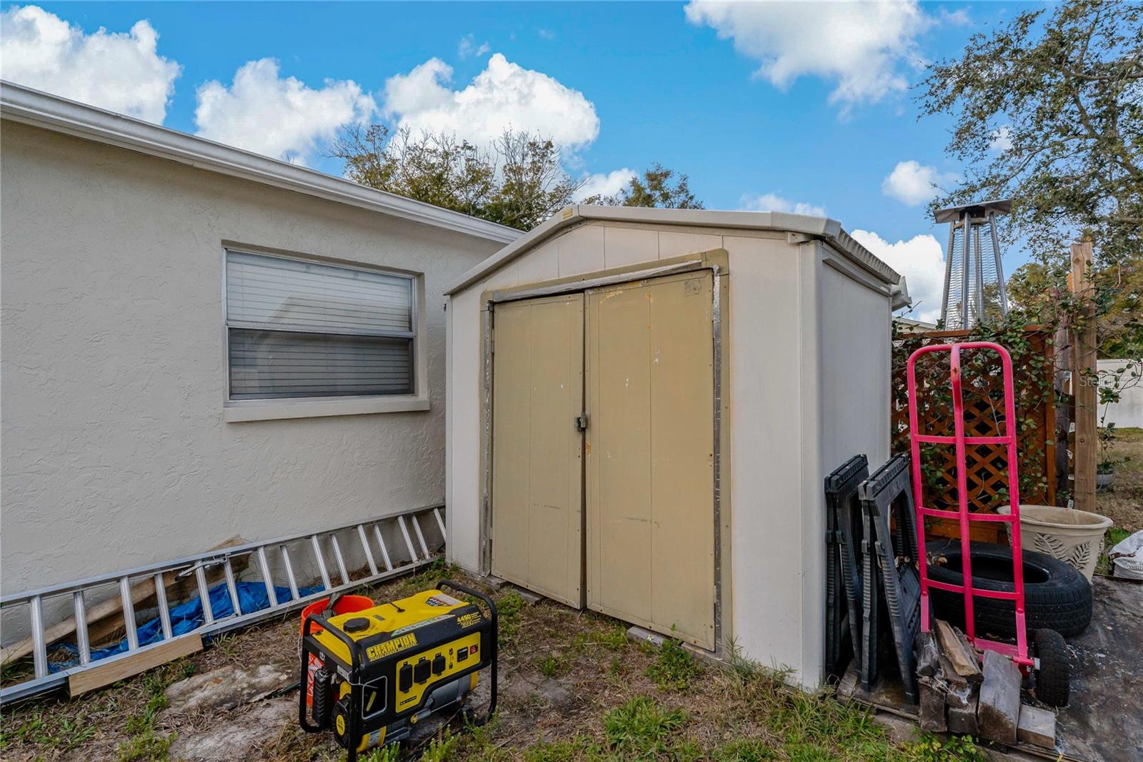 Listing photo id 24 for 5036 Glenhurst Lane