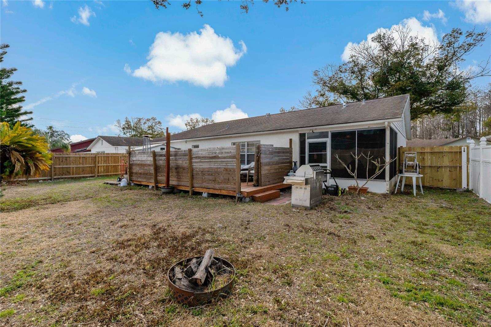 Listing photo id 25 for 5036 Glenhurst Lane