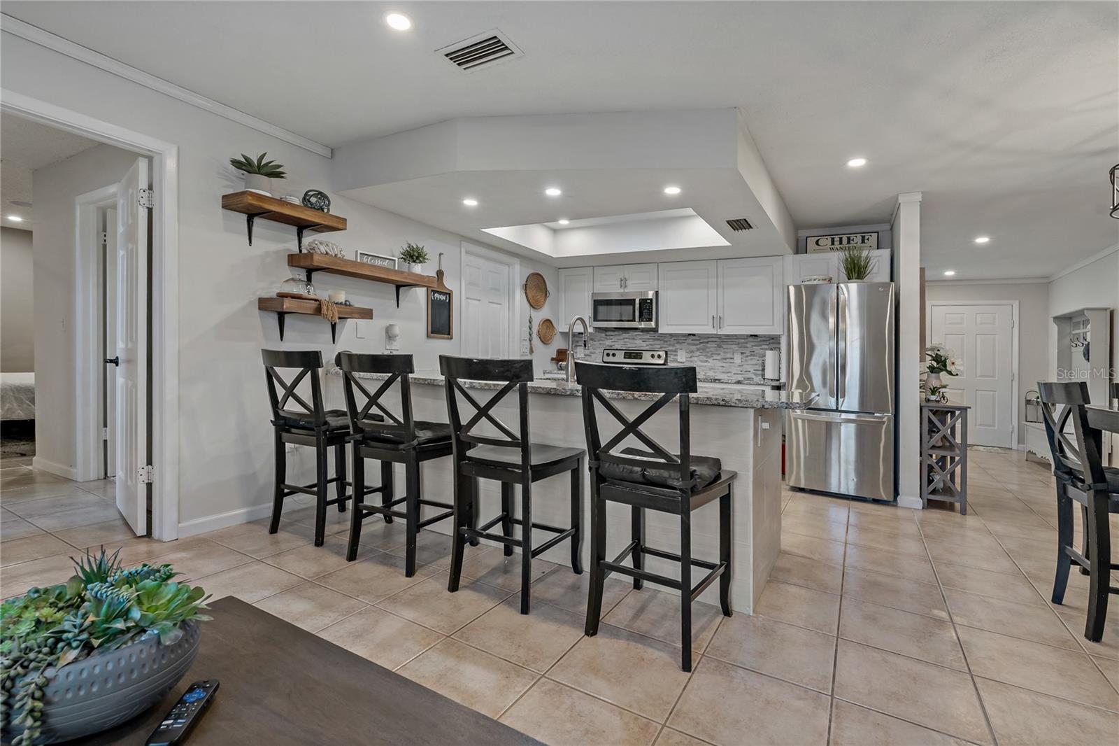 Listing photo id 1 for 5036 Glenhurst Lane
