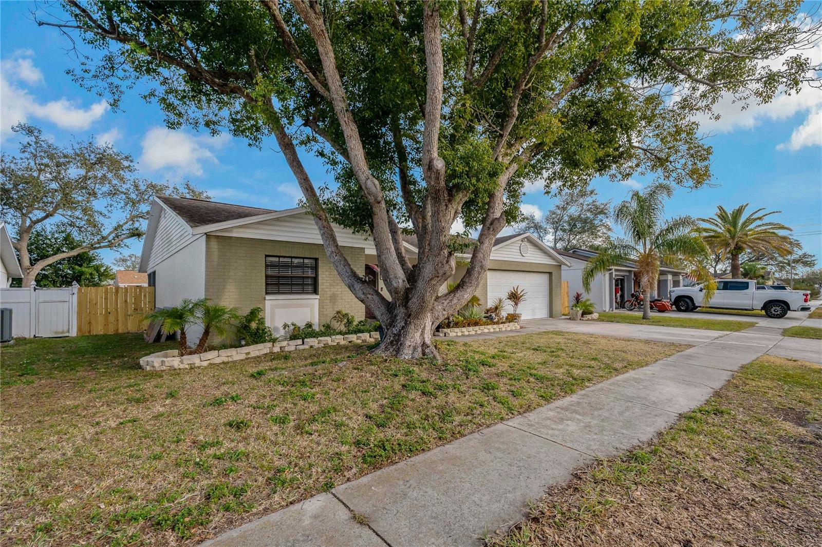 Listing photo id 28 for 5036 Glenhurst Lane