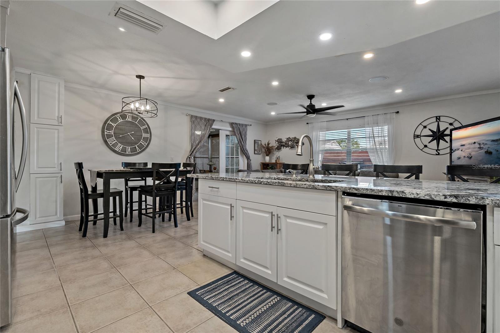 Listing photo id 30 for 5036 Glenhurst Lane
