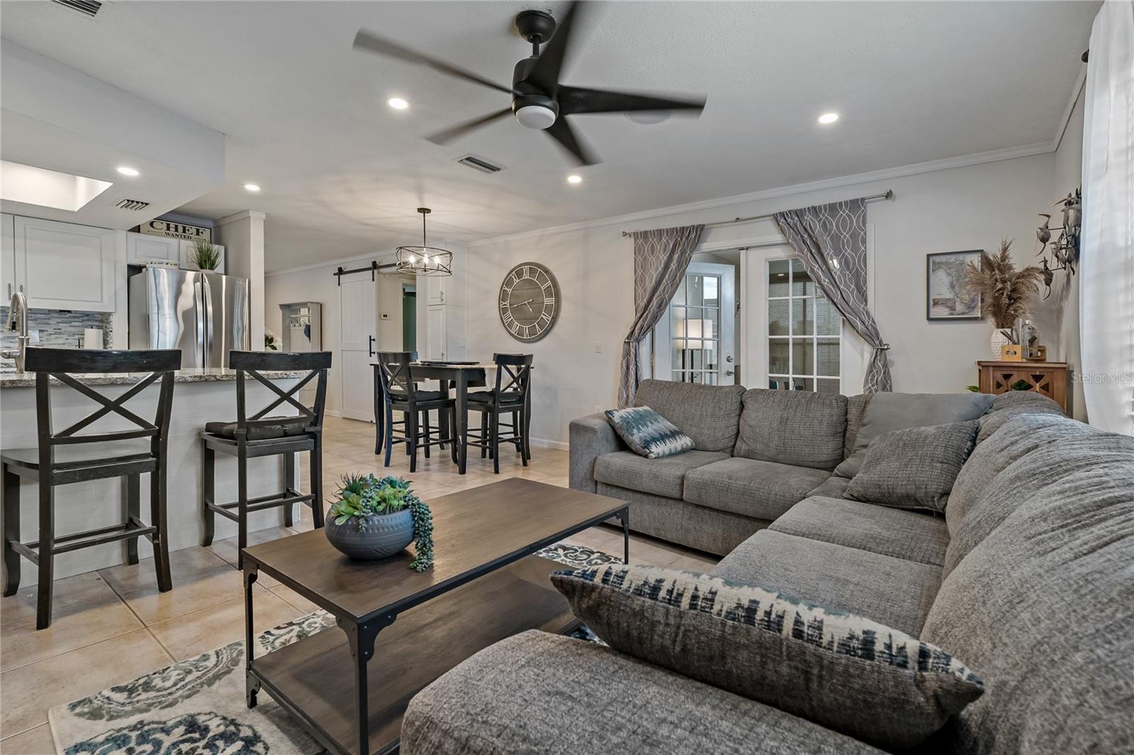 Listing photo id 31 for 5036 Glenhurst Lane