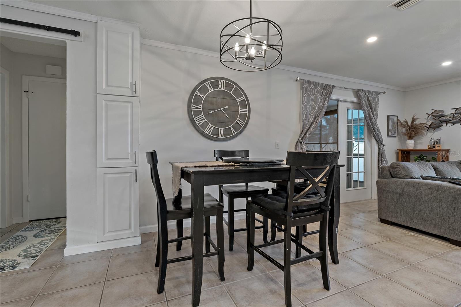 Listing photo id 32 for 5036 Glenhurst Lane