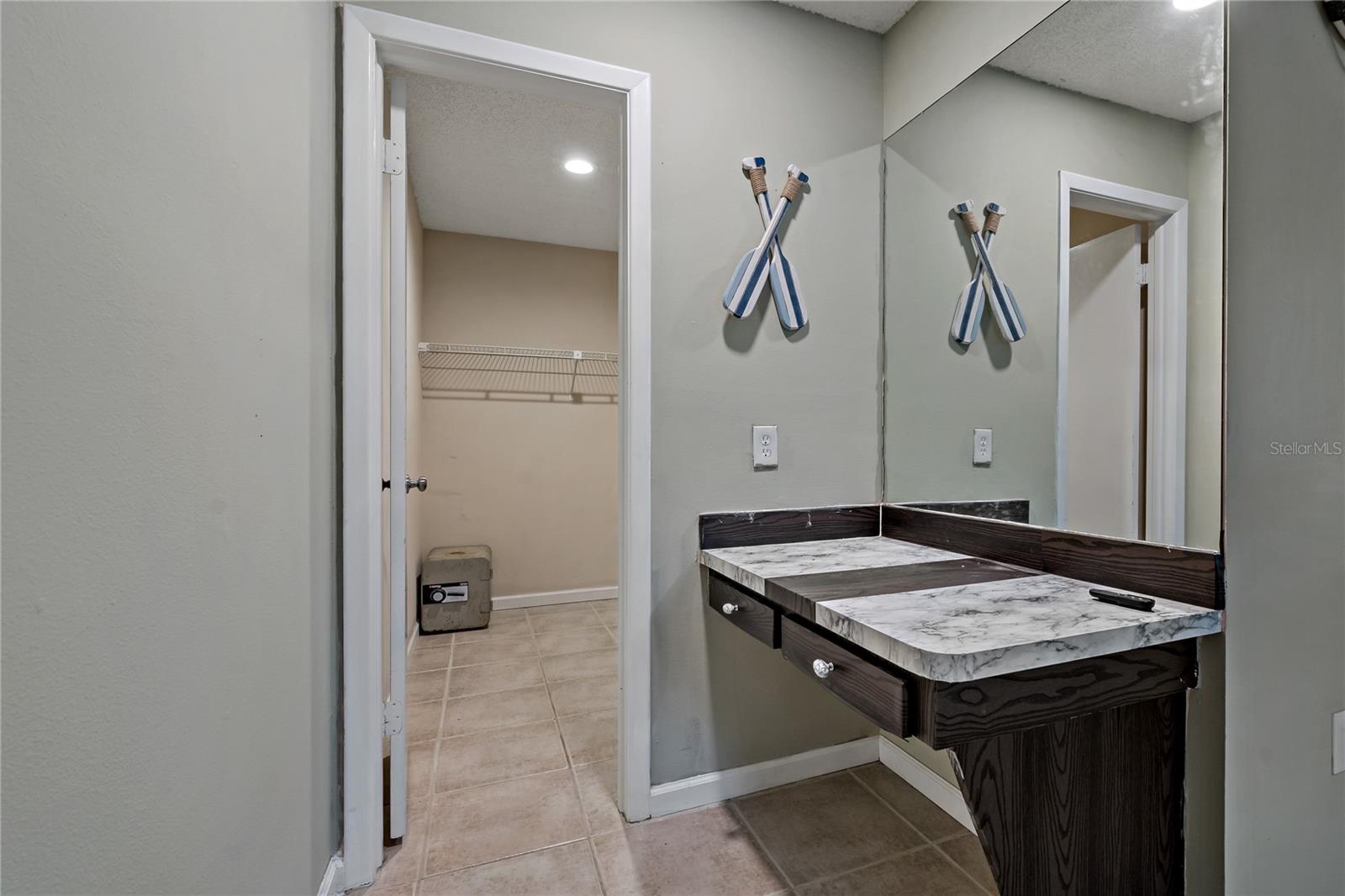 Listing photo id 35 for 5036 Glenhurst Lane