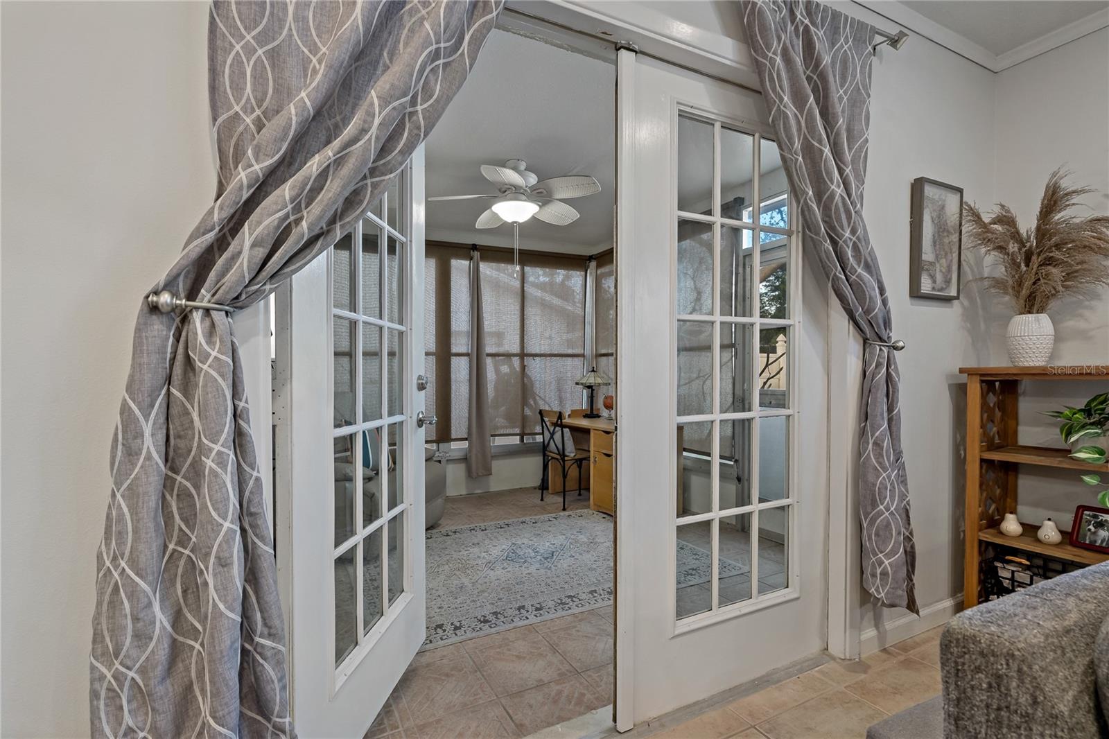 Listing photo id 40 for 5036 Glenhurst Lane