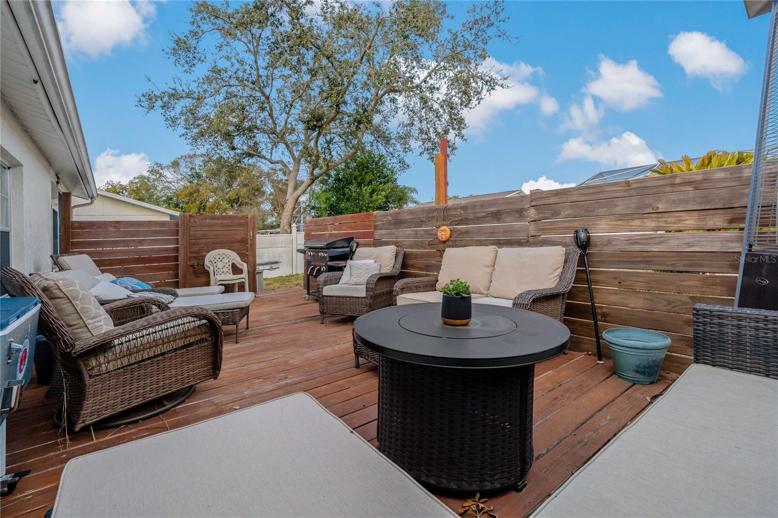 Listing photo id 6 for 5036 Glenhurst Lane