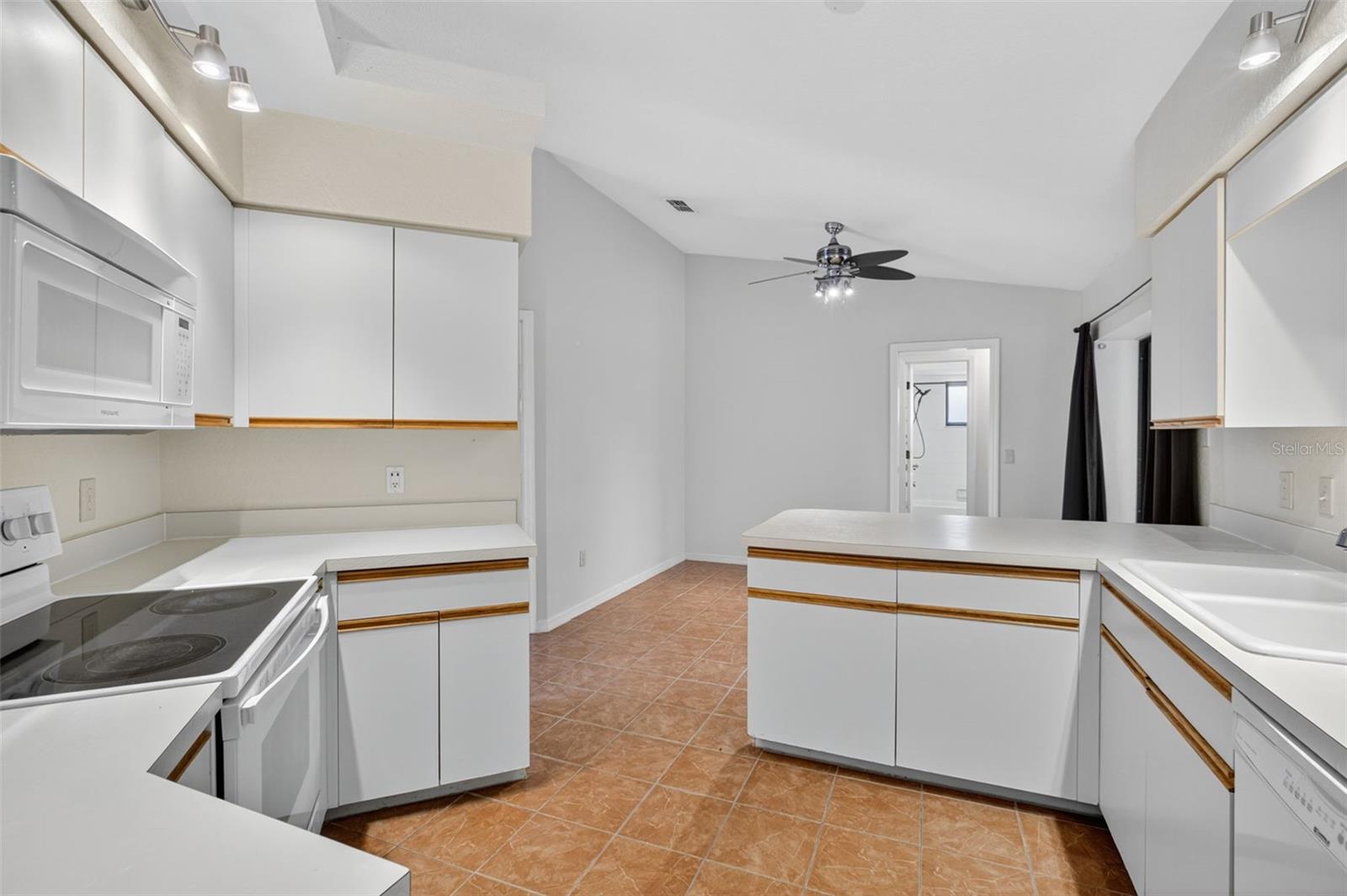 Image 12 of 40 For 1041 Strasburg Drive