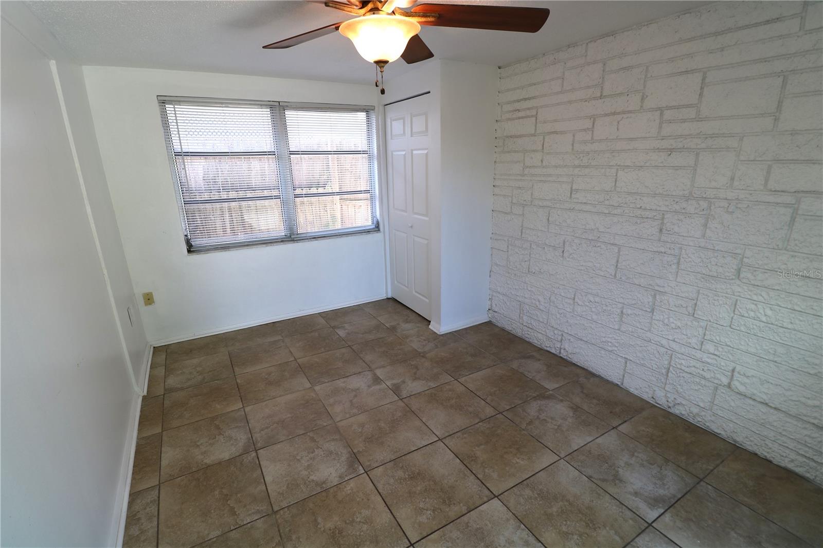 Listing photo id 12 for 9341 Mark Twain Lane