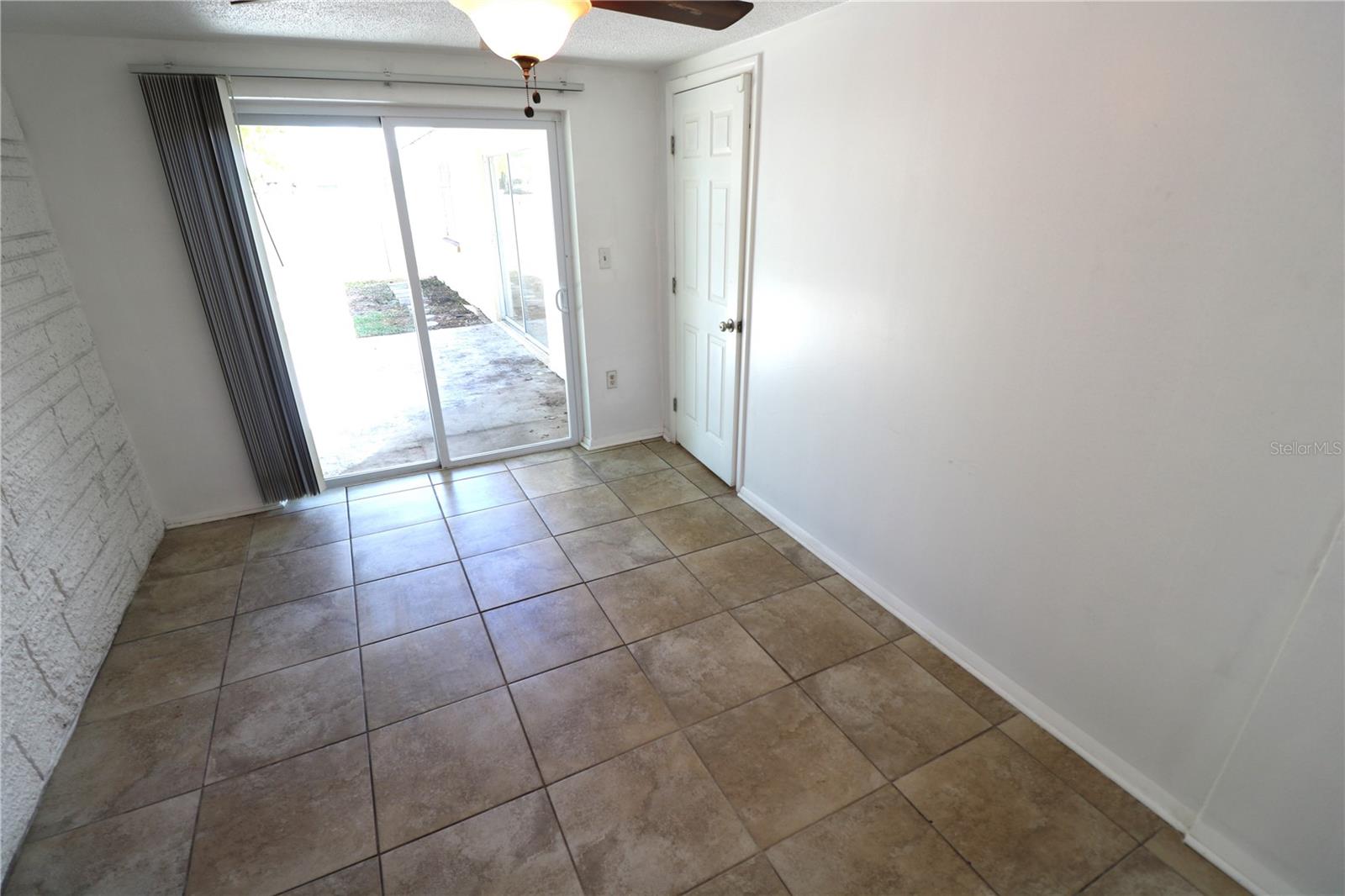 Listing photo id 13 for 9341 Mark Twain Lane