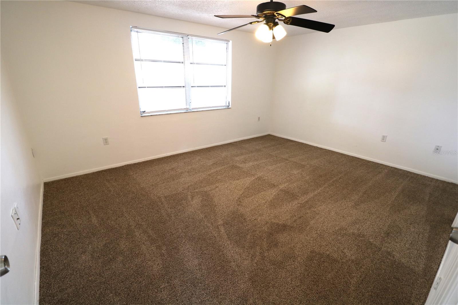 Listing photo id 15 for 9341 Mark Twain Lane