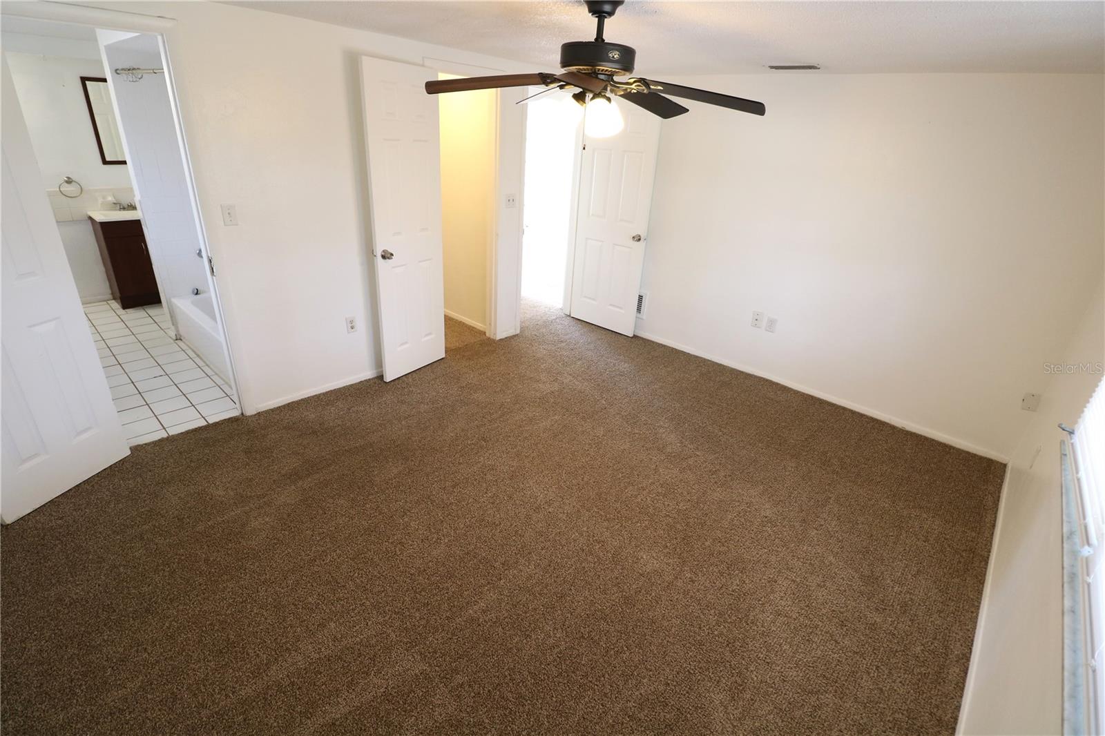 Listing photo id 17 for 9341 Mark Twain Lane