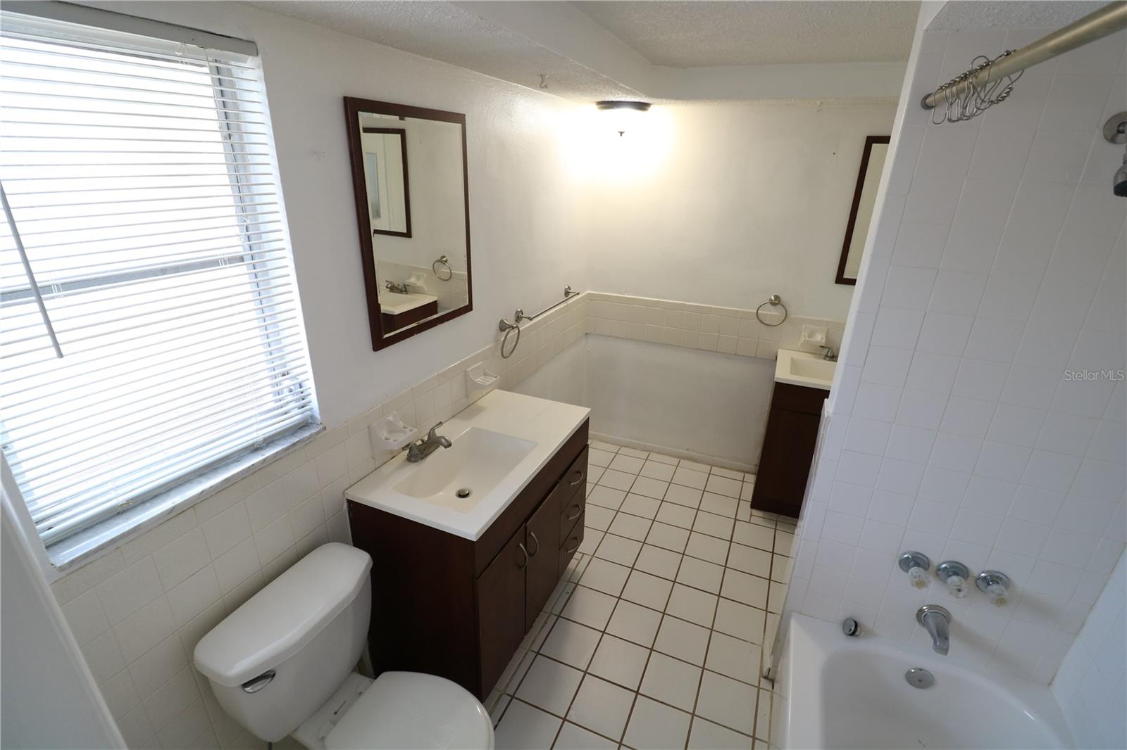 Listing photo id 18 for 9341 Mark Twain Lane