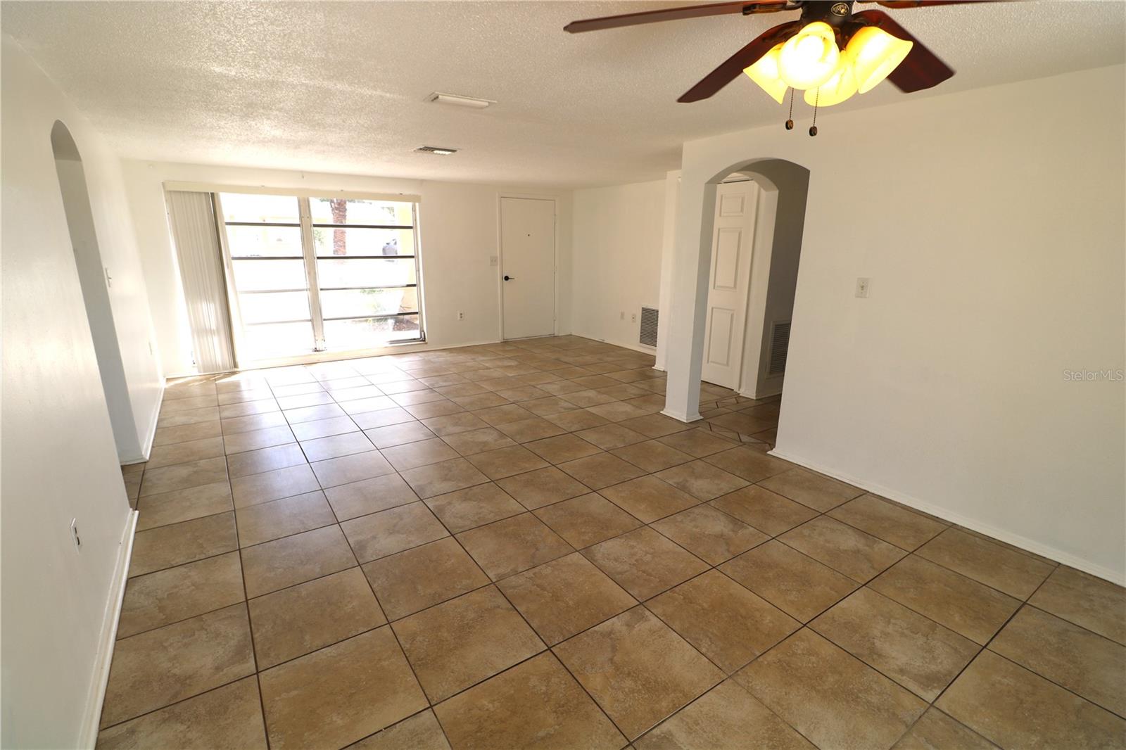 Listing photo id 3 for 9341 Mark Twain Lane