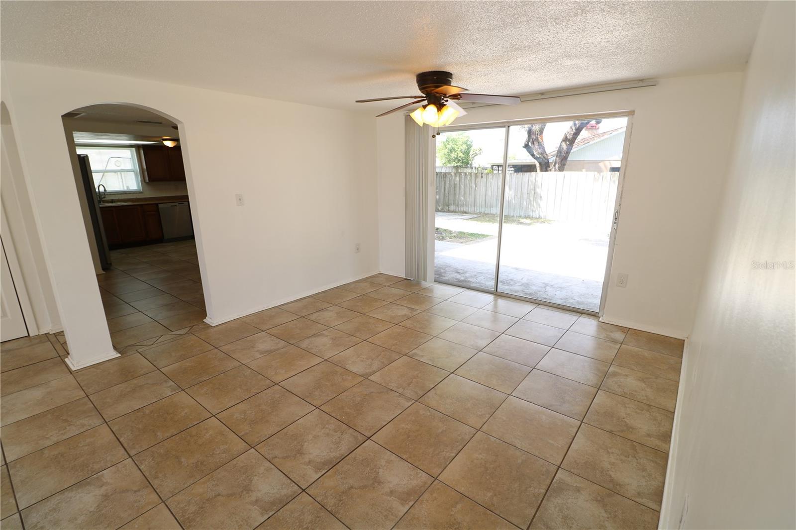 Listing photo id 4 for 9341 Mark Twain Lane