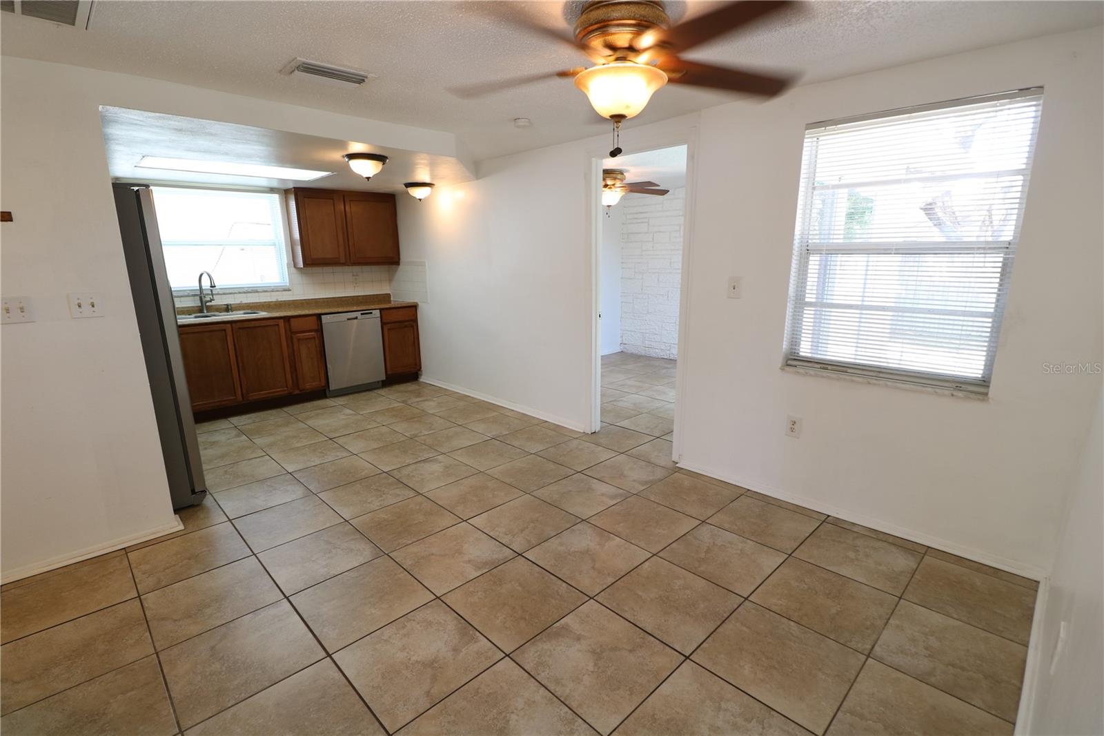 Listing photo id 5 for 9341 Mark Twain Lane