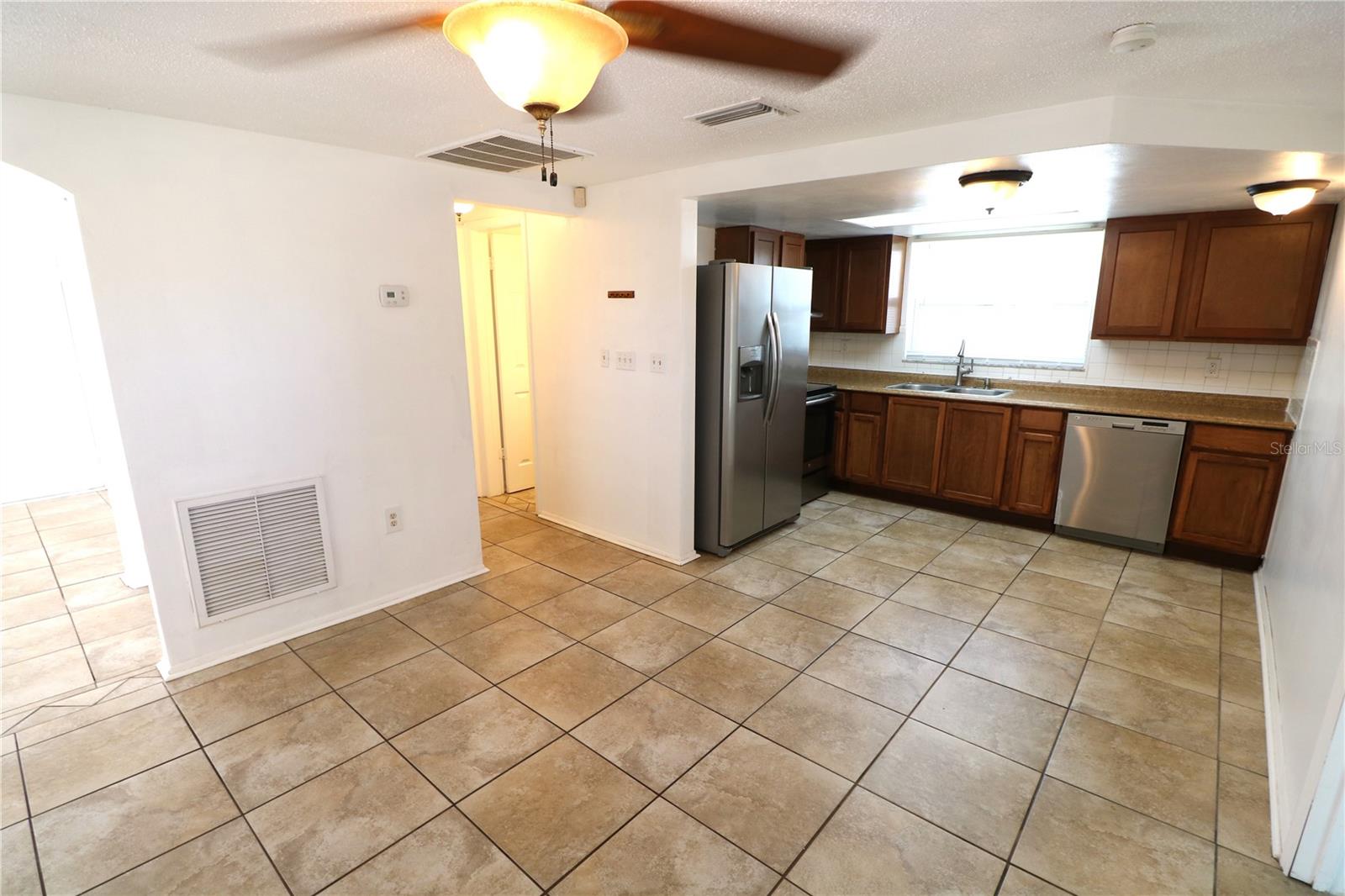 Listing photo id 6 for 9341 Mark Twain Lane