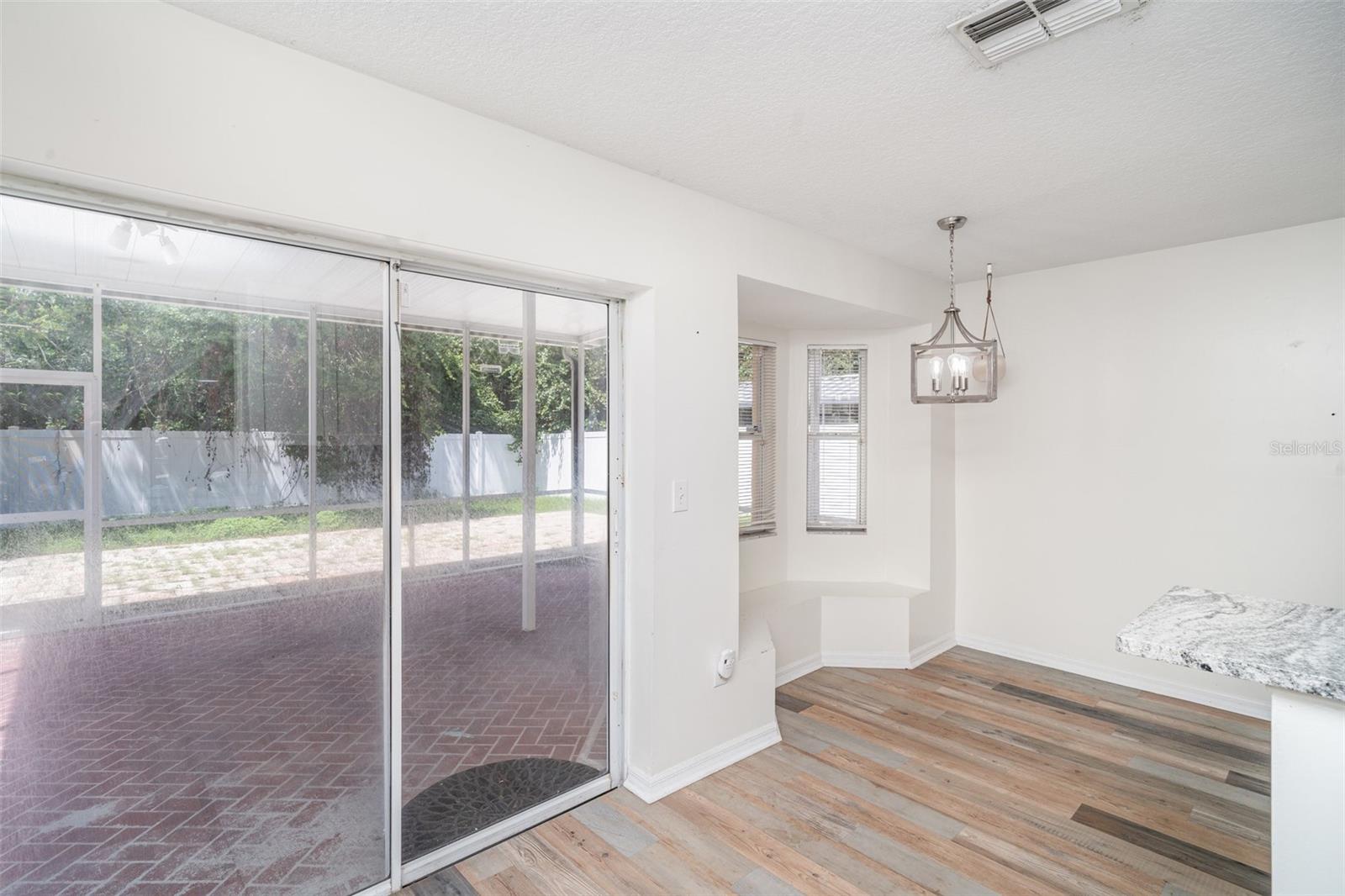 Image 12 of 36 For 5865 Meadowpark Place