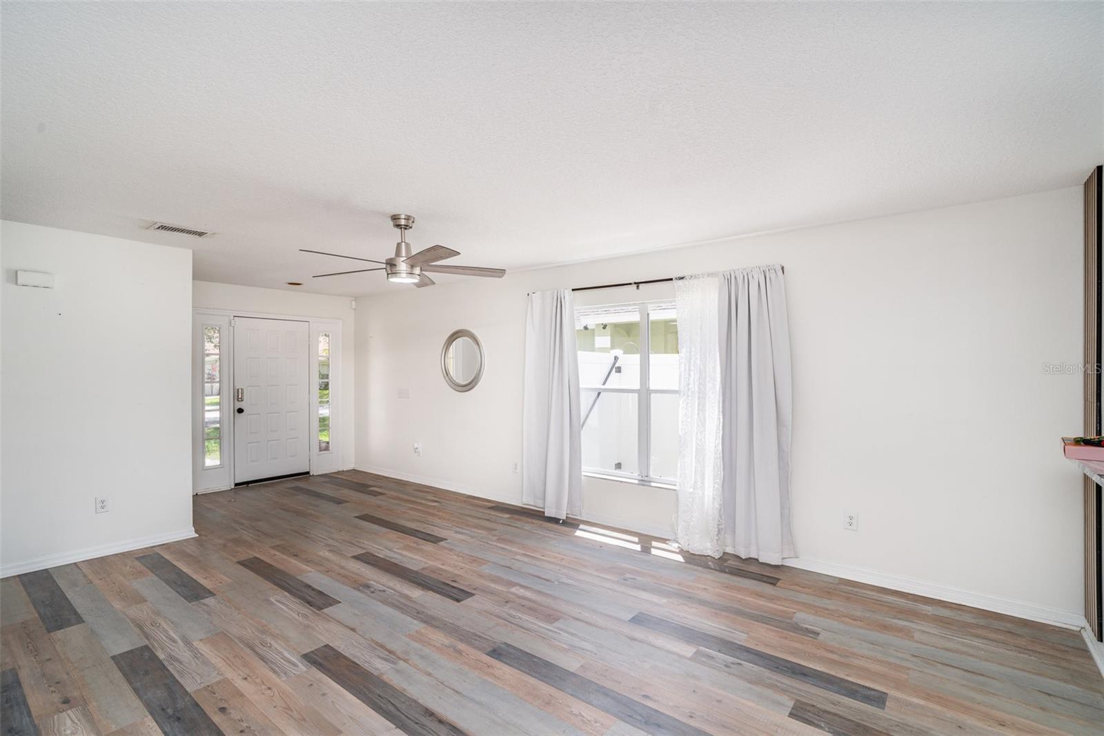 Image 6 of 36 For 5865 Meadowpark Place