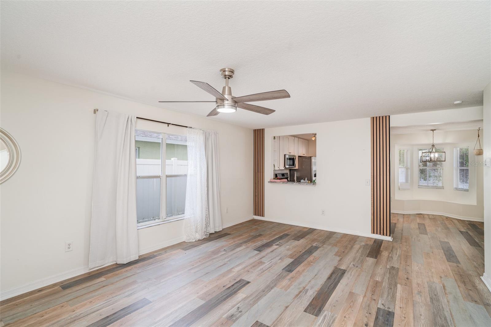 Image 7 of 36 For 5865 Meadowpark Place