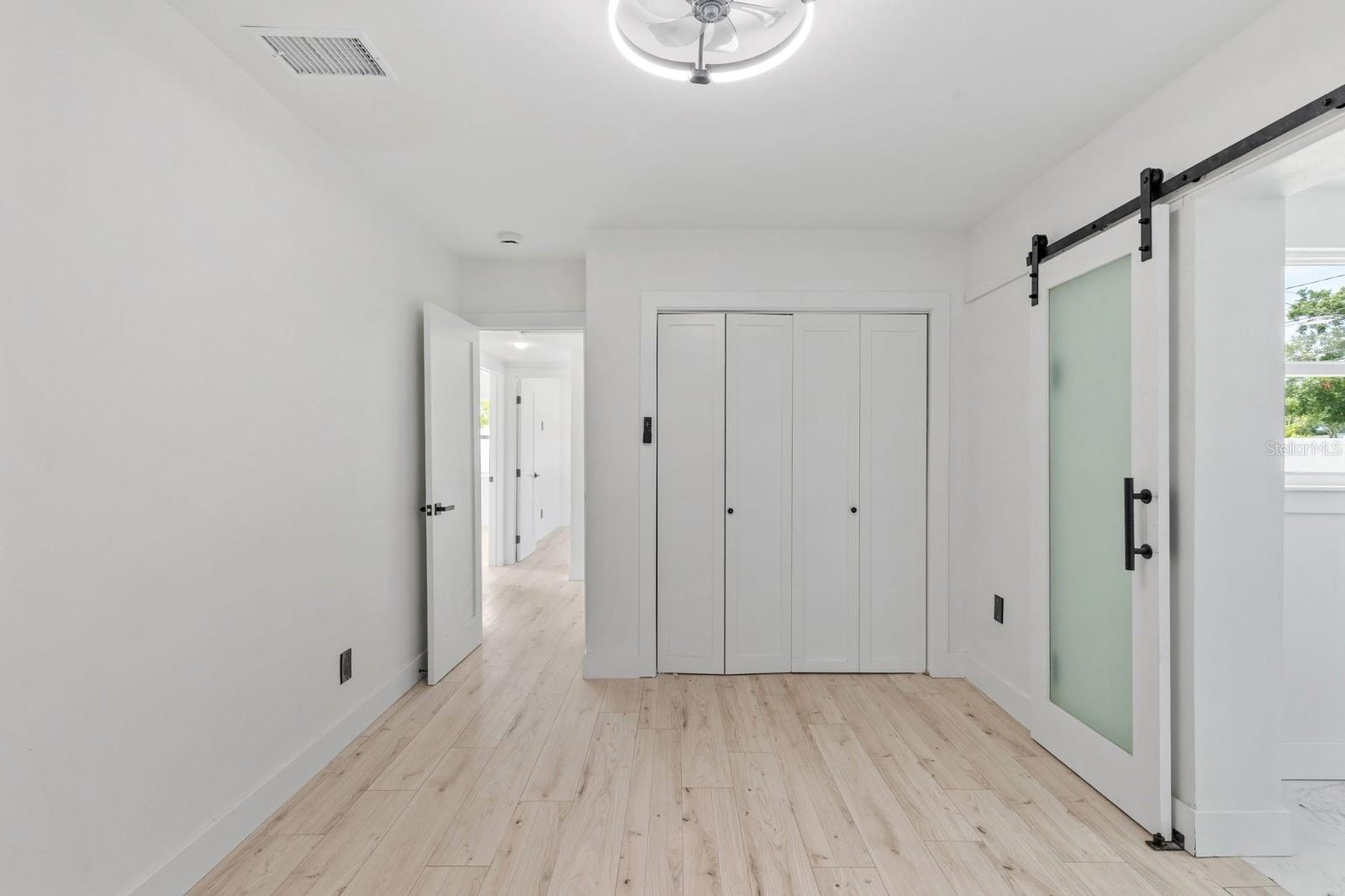 Image 12 of 33 For 715 40th Avenue Ne