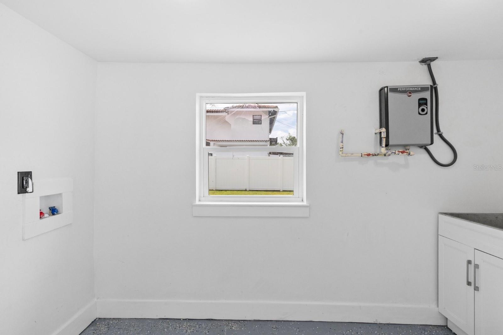 Image 21 of 33 For 715 40th Avenue Ne