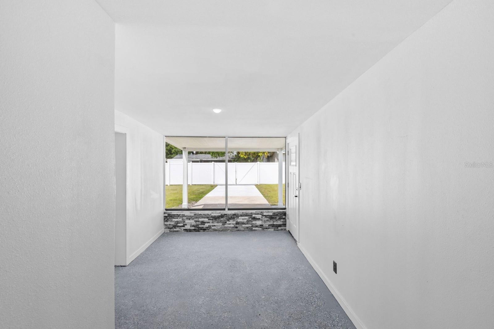 Image 23 of 33 For 715 40th Avenue Ne