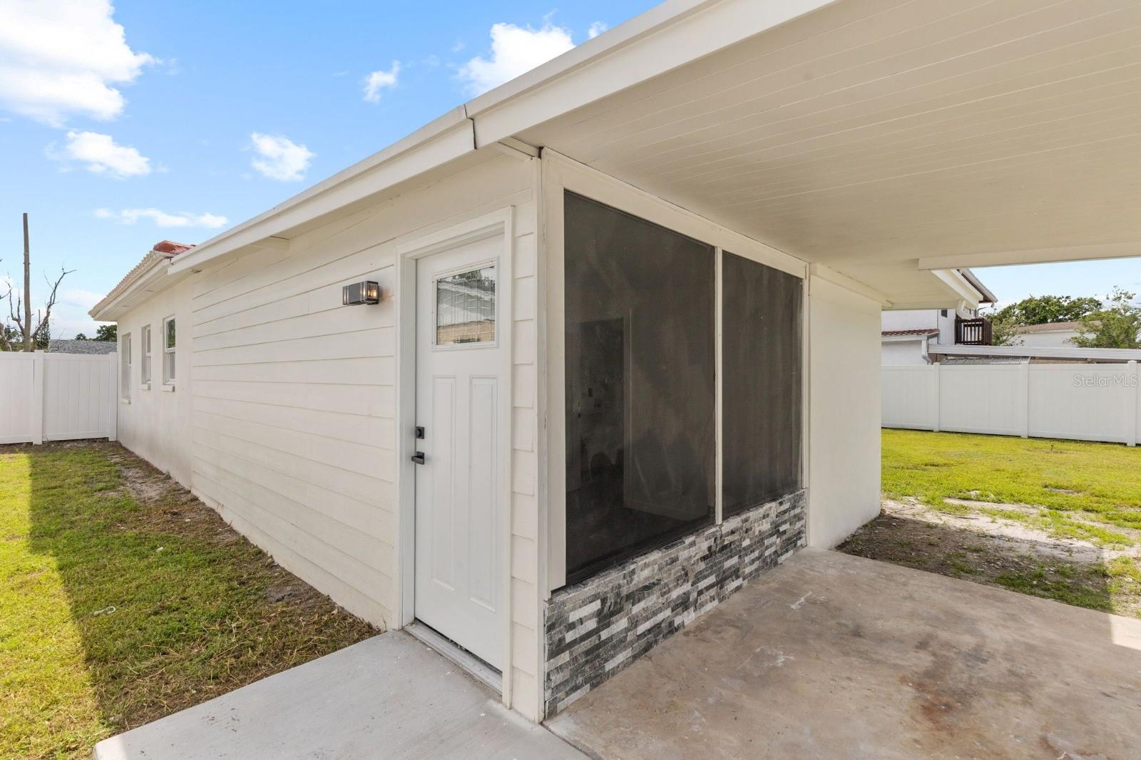 Image 31 of 33 For 715 40th Avenue Ne