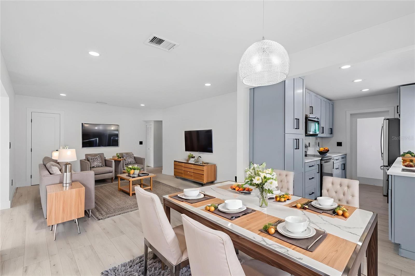 Image 5 of 33 For 715 40th Avenue Ne