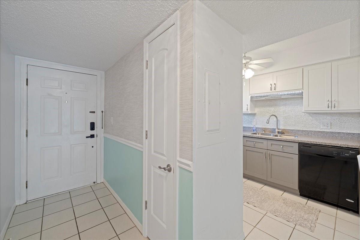 Image 3 of 48 For 1749 Highland Avenue C9