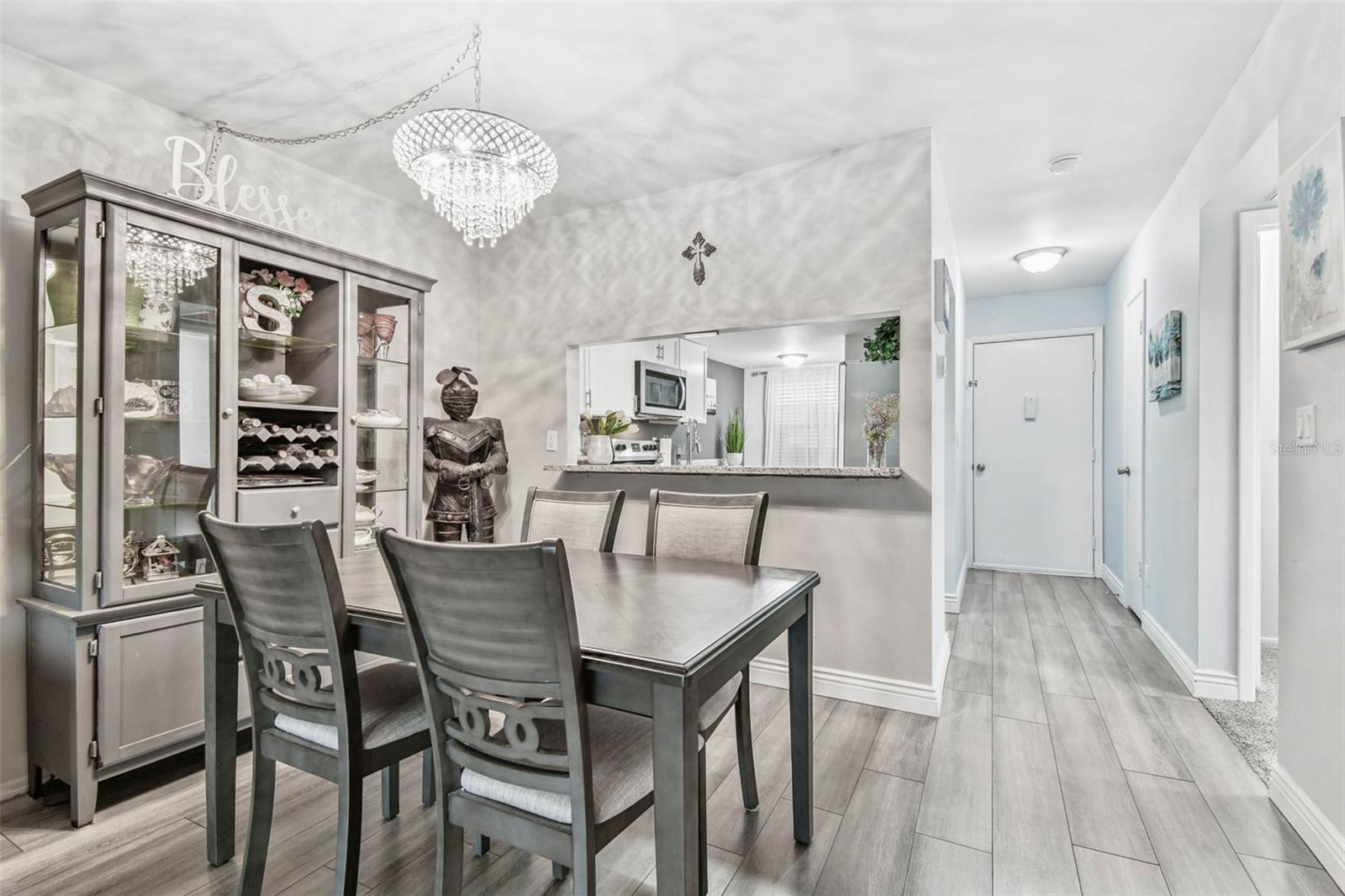 Listing photo id 11 for 9613 Midiron Court 39a