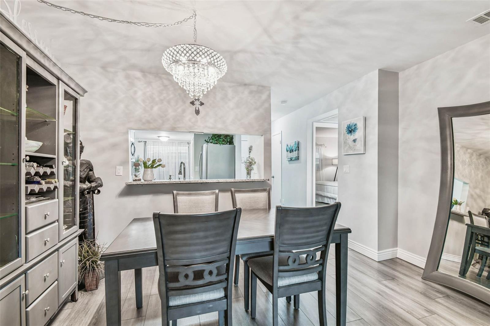 Listing photo id 12 for 9613 Midiron Court 39a