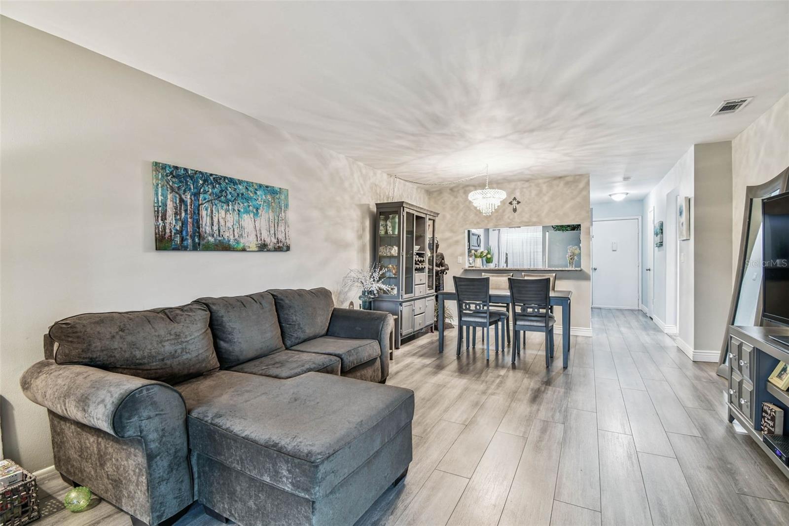 Listing photo id 13 for 9613 Midiron Court 39a