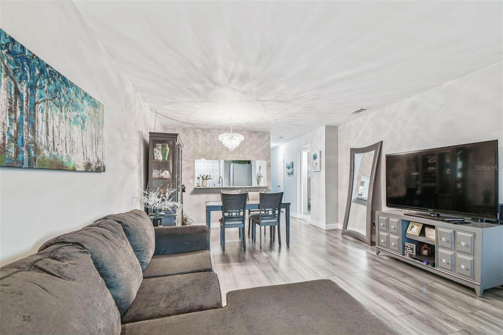 Listing photo id 14 for 9613 Midiron Court 39a