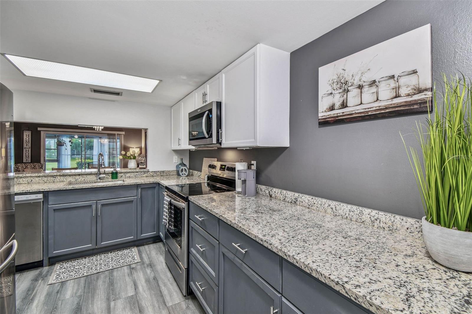 Listing photo id 19 for 9613 Midiron Court 39a
