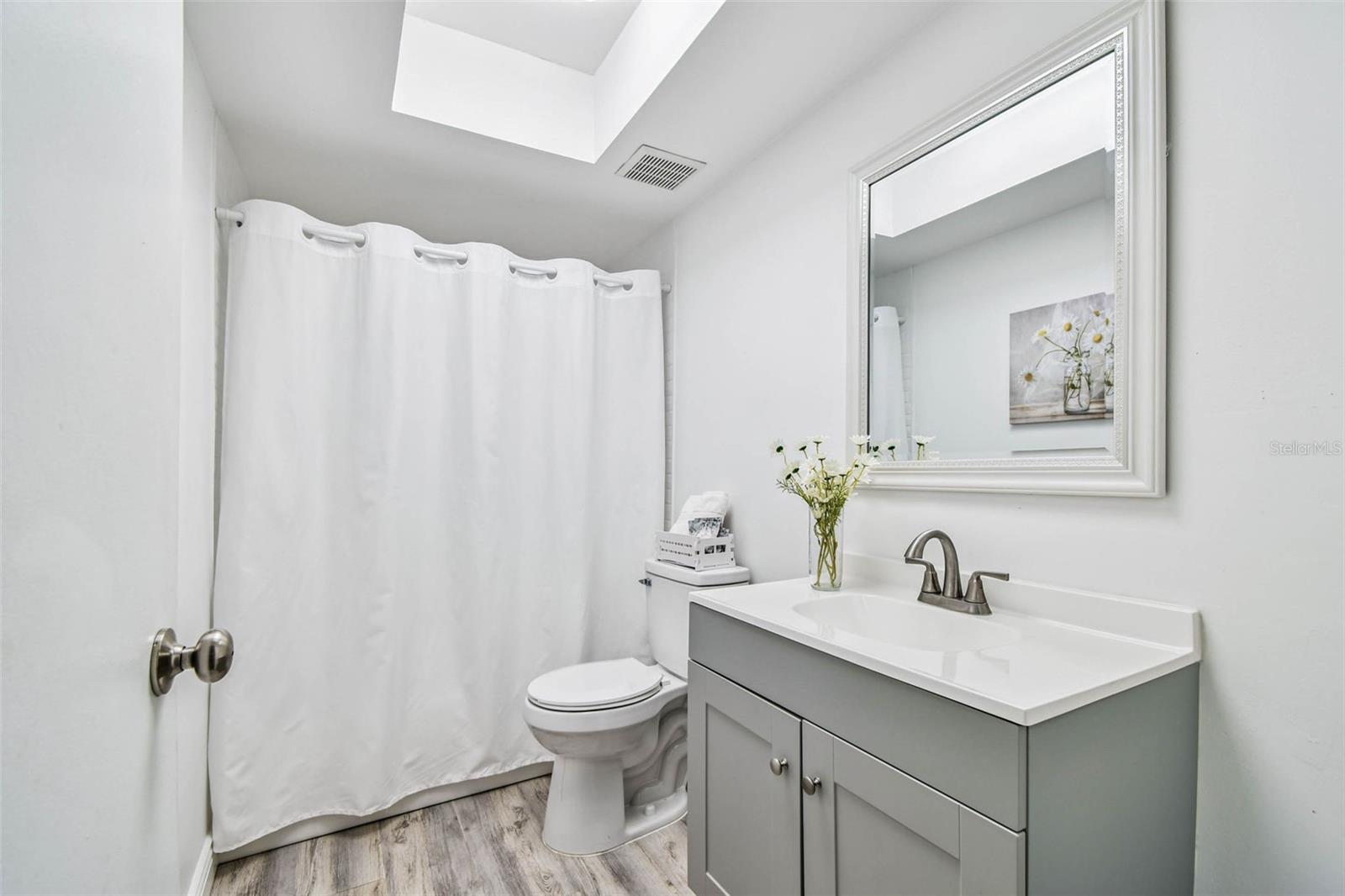 Listing photo id 26 for 9613 Midiron Court 39a