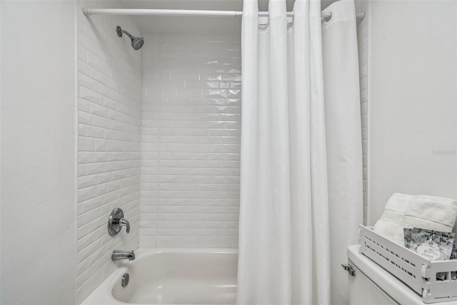 Listing photo id 27 for 9613 Midiron Court 39a