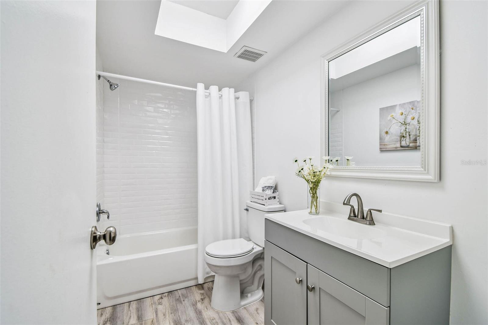 Listing photo id 28 for 9613 Midiron Court 39a