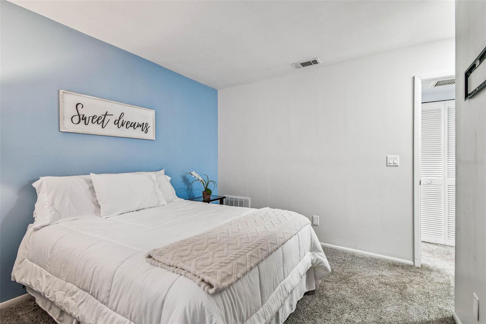 Listing photo id 30 for 9613 Midiron Court 39a