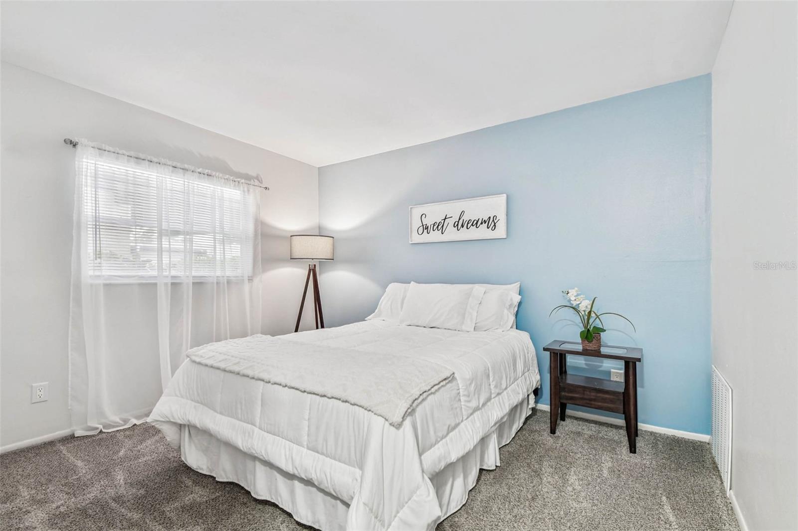 Listing photo id 31 for 9613 Midiron Court 39a
