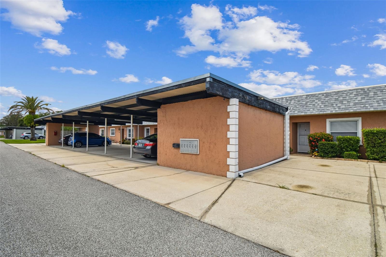 Listing photo id 4 for 9613 Midiron Court 39a