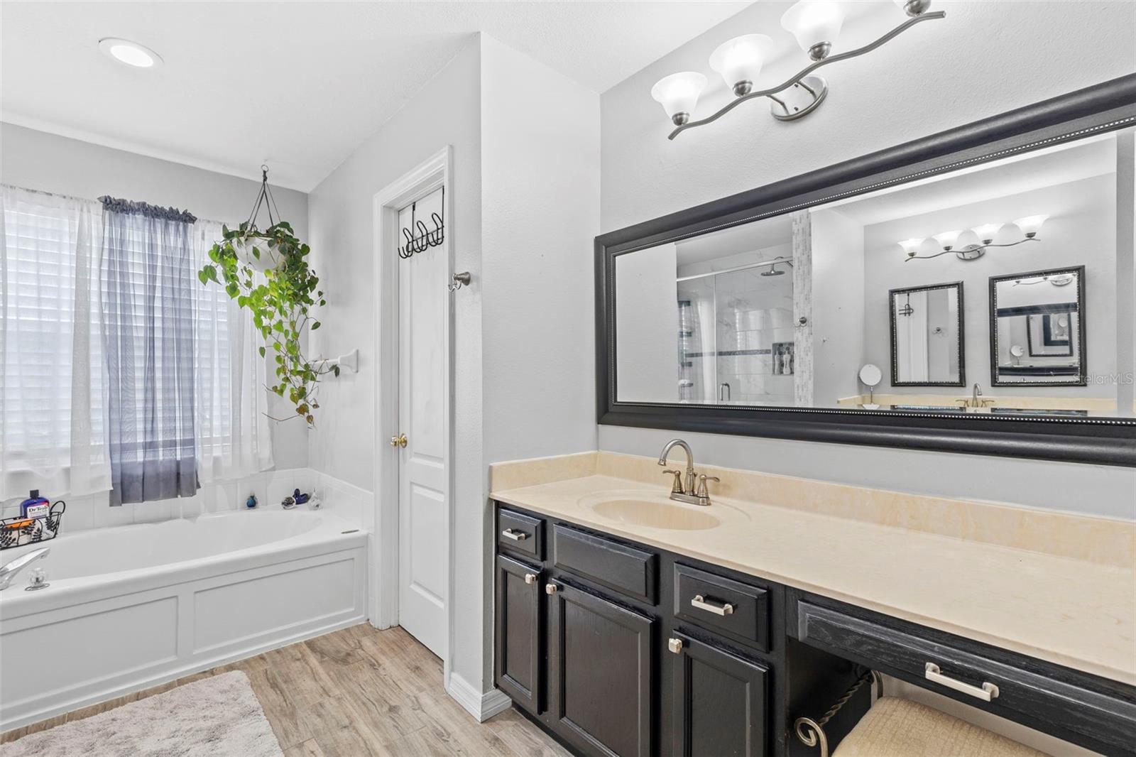 Image 27 of 72 For 10237 Goldenbrook Way