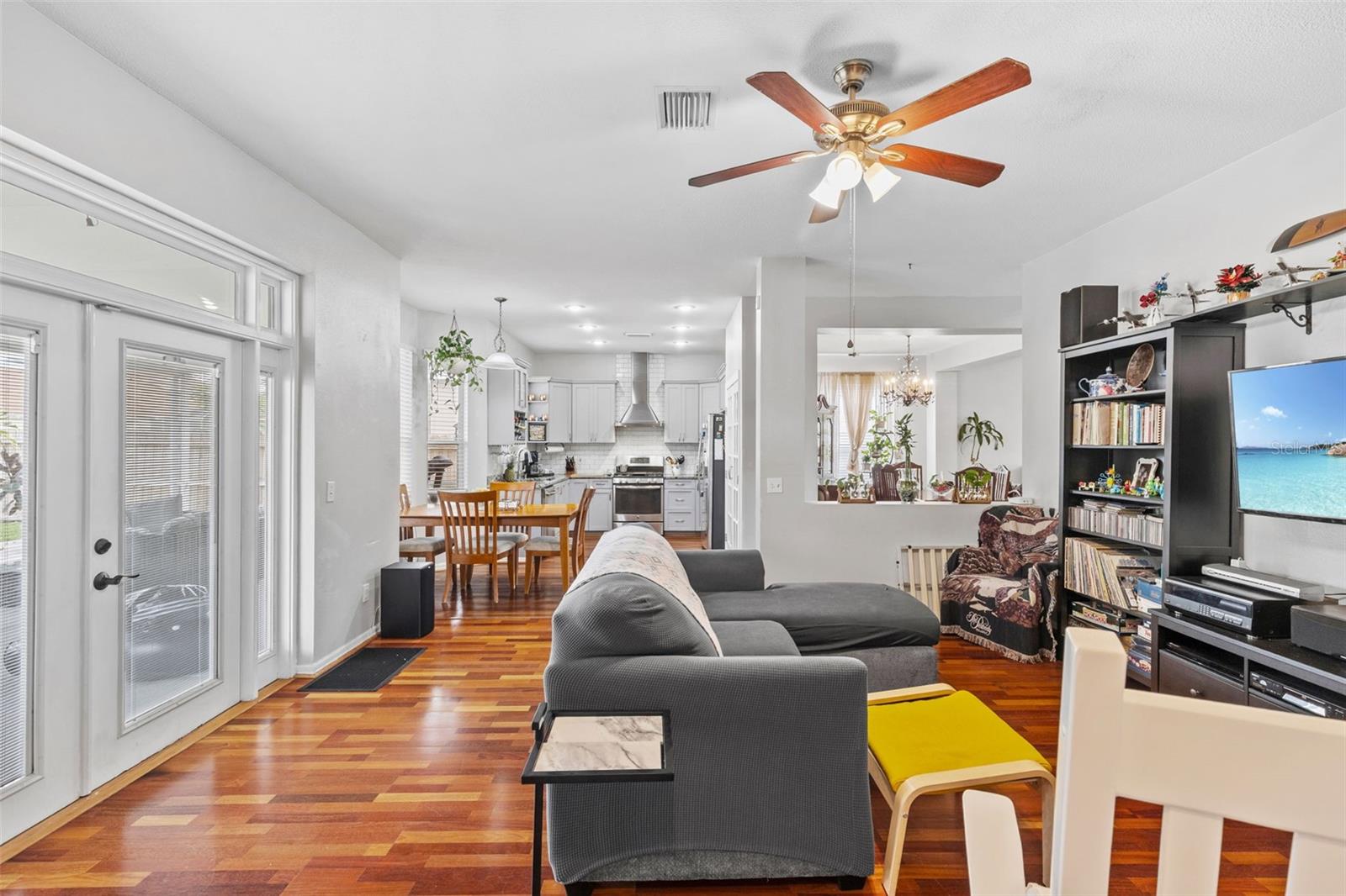 Image 4 of 72 For 10237 Goldenbrook Way