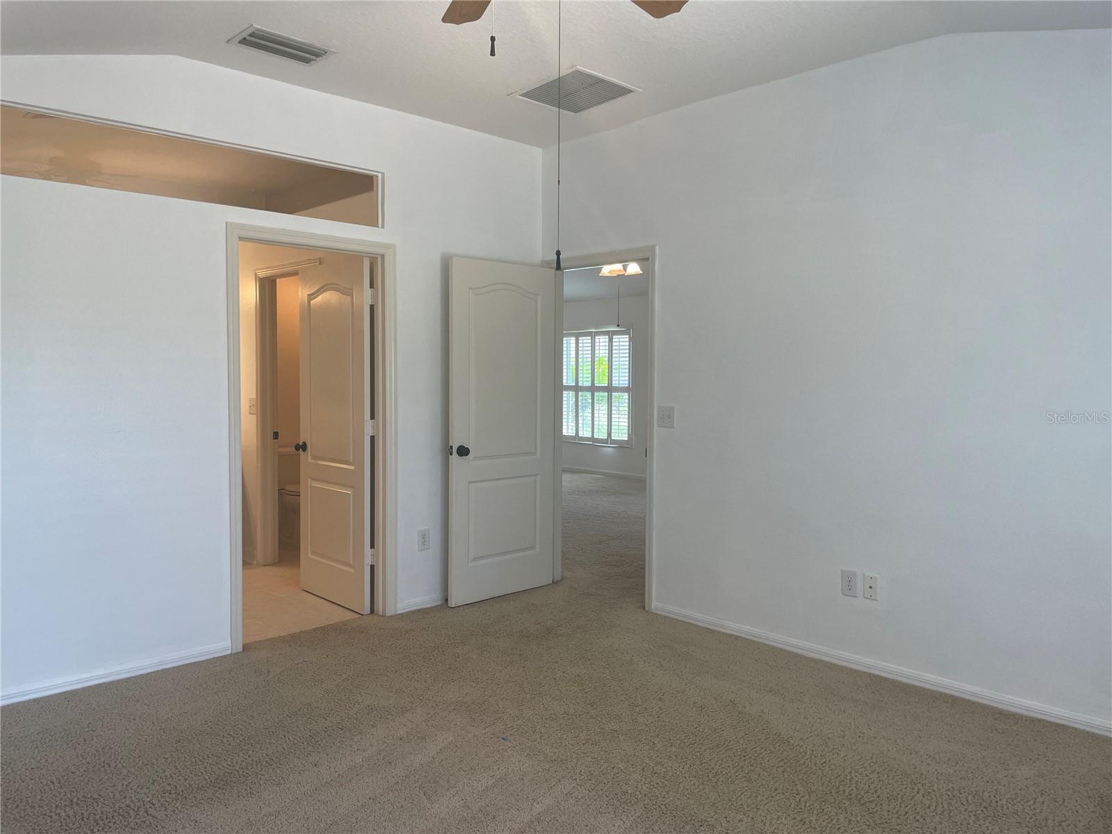 Image 17 of 27 For 6117 Gentle Ben Cir