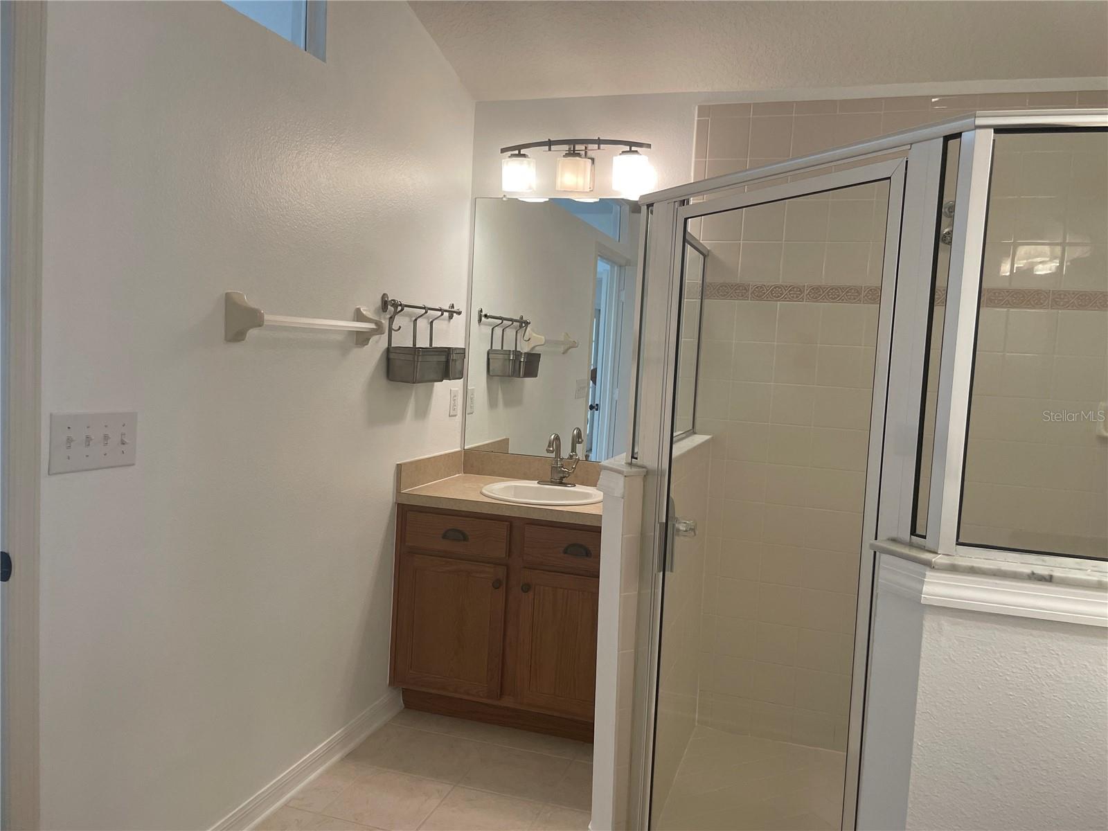 Image 20 of 27 For 6117 Gentle Ben Cir