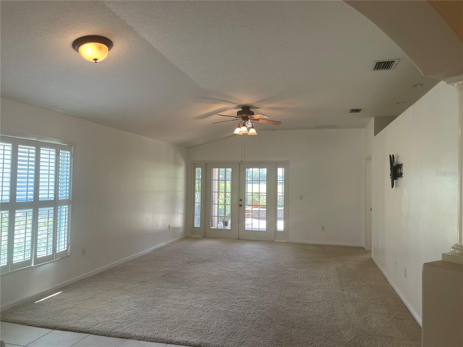 Image 6 of 27 For 6117 Gentle Ben Cir