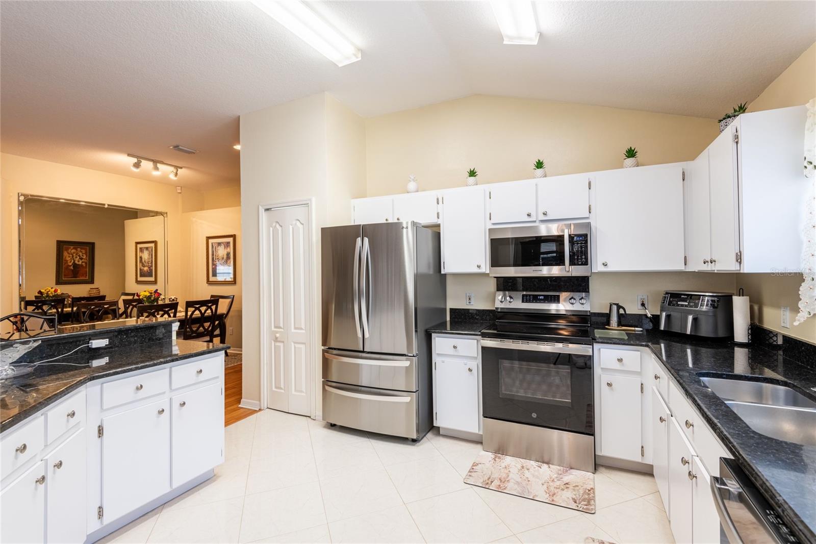 Image 12 of 37 For 9852 Laurel Ledge Drive